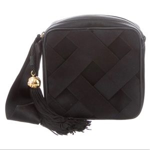 Vintage CHANEL Satin Wristlet w/ Tassel ❤️
